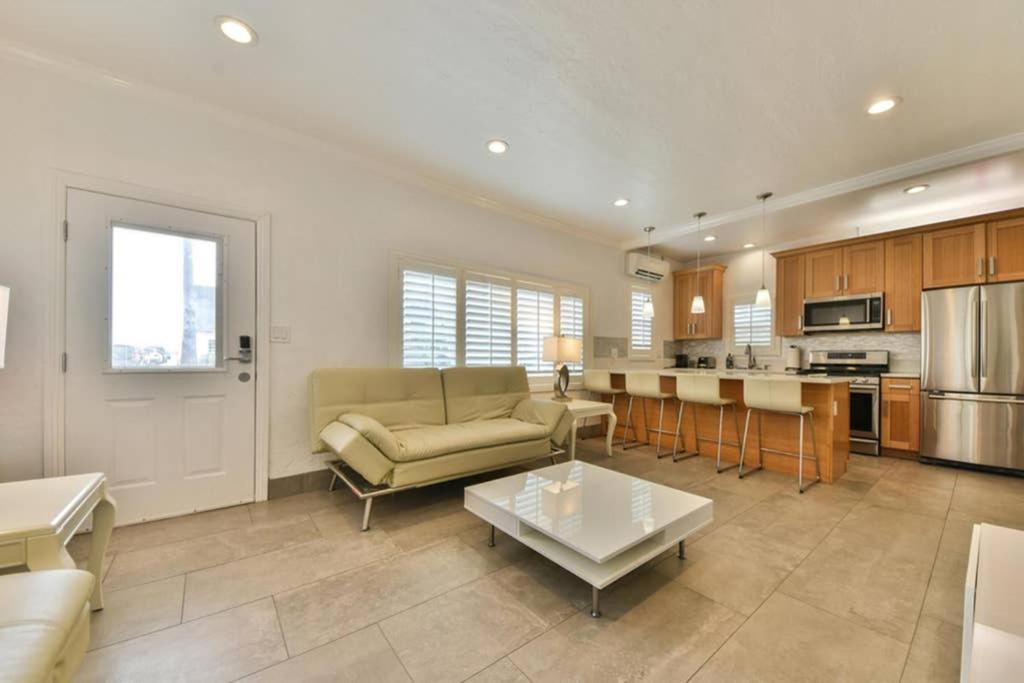 1000#1 Contemporary Home W/ Parking, Grill, & Ac! Newport Beach Exterior foto